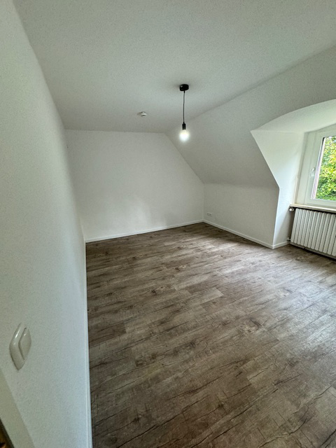 Wohnung zur Miete 275 € 2 Zimmer 34 m²<br/>Wohnfläche 2.<br/>Geschoss 01.12.2024<br/>Verfügbarkeit Brunhildenstr. 18 Marxloh Duisburg 47169