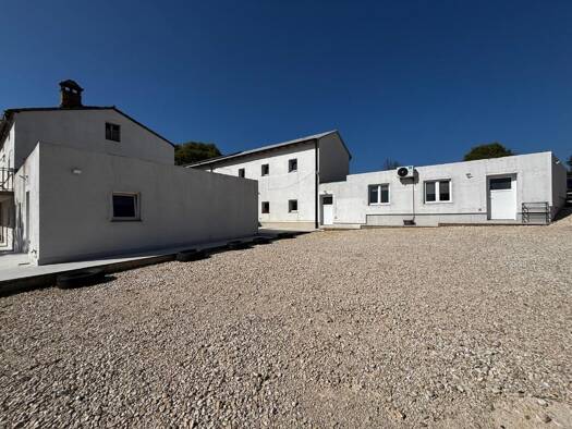 Einfamilienhaus zum Kauf 900.000 € 17 Zimmer 1.109 m² Grundstück Kaštelir 52464