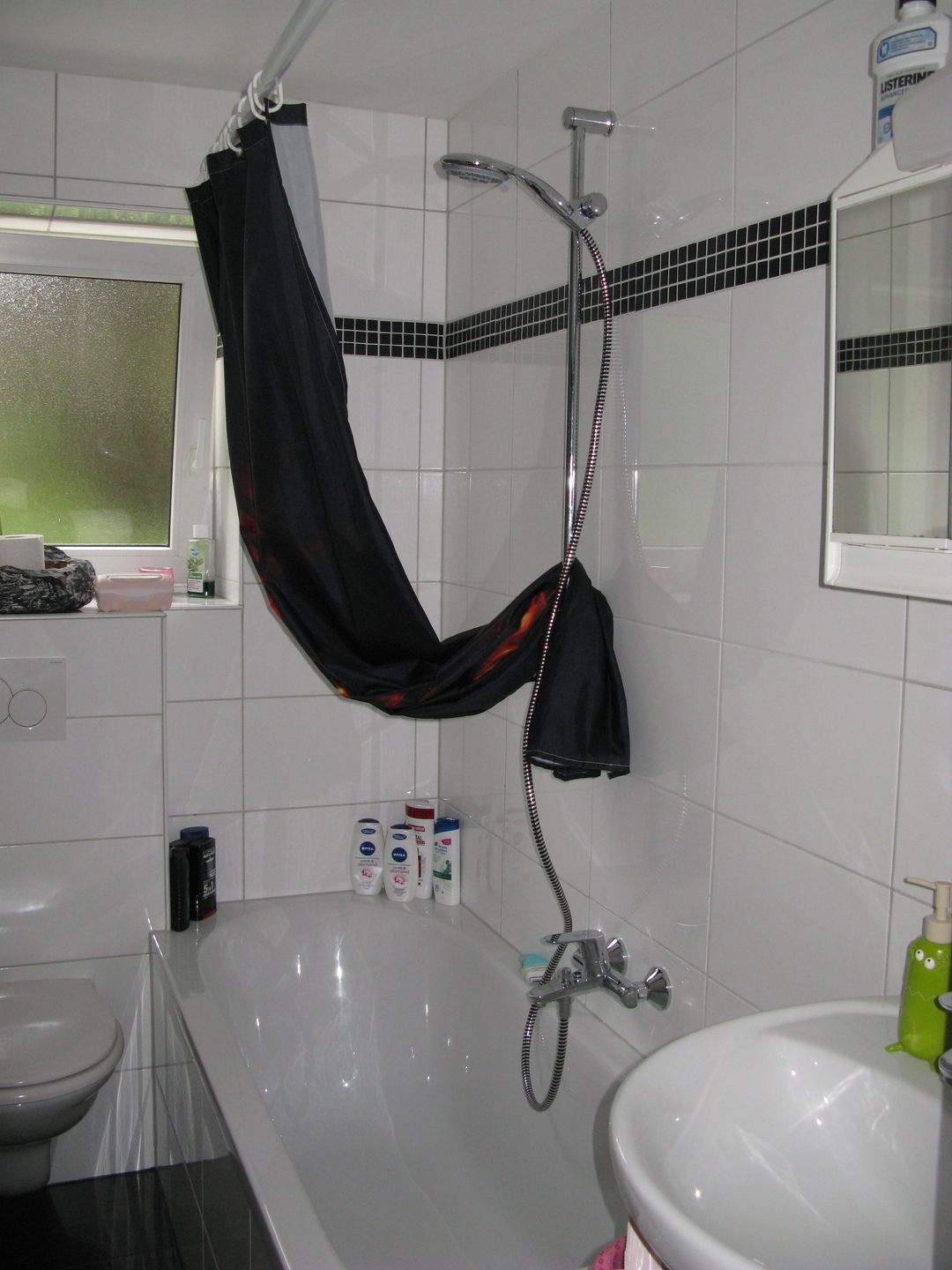 Immobilie in Lichtenfels - Geräumiges Mehrfamilienhaus mit 7 Wohnungen, 4 Garagen und Stellplatz in Bester Lage in Lichtenfels in Lichtenfels - Bild 2