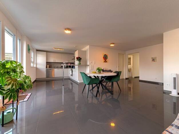 Penthouse zum Kauf provisionsfrei 585.000 € 4 Zimmer 121 m² Geschoss 2/4 frei ab sofort Charlottenstraße 11 Weil im Schönbuch 71093