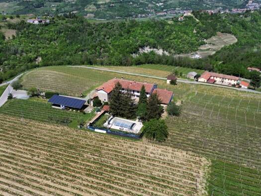 Haus zum Kauf 1.990.000 € 1.500 m² 35.000 m² Grundstück Canelli 14053