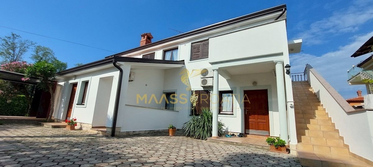 Haus zum Kauf 650.000 € 7 Zimmer 250 m²<br/>Wohnfläche 800 m²<br/>Grundstück Umag 52470