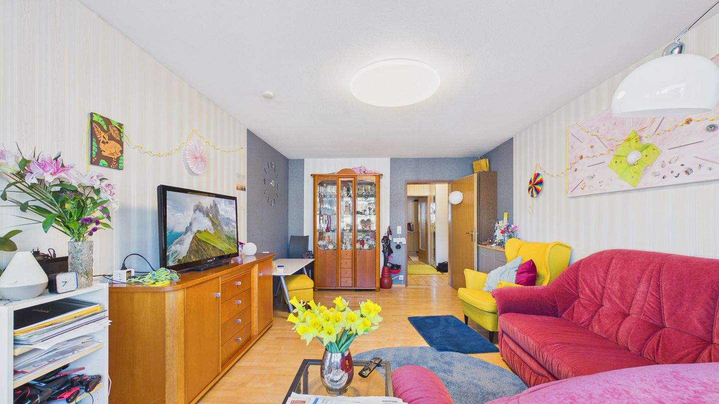 Immobilie in Eningen unter Achalm - Gepflegte 3-Zimmer-Wohnung mit Westbalkon in ruhiger Lage von Ehningen - Bild 2