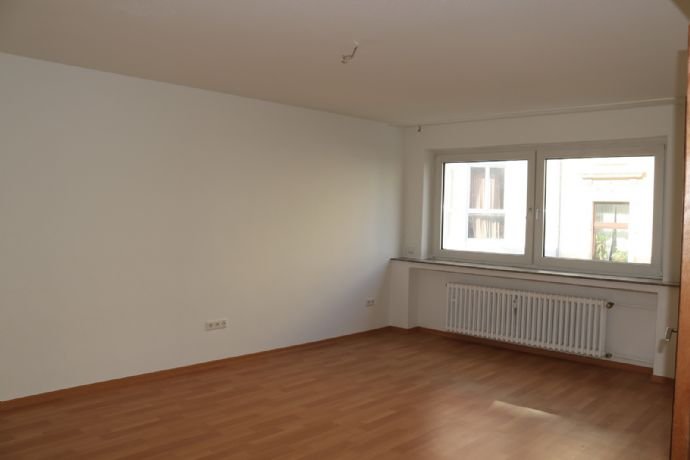 Wohnung zur Miete 720 € 3 Zimmer 84 m²<br/>Wohnfläche 2.<br/>Geschoss ab sofort<br/>Verfügbarkeit Krummacher Str. 27 Dellviertel Duisburg 47051