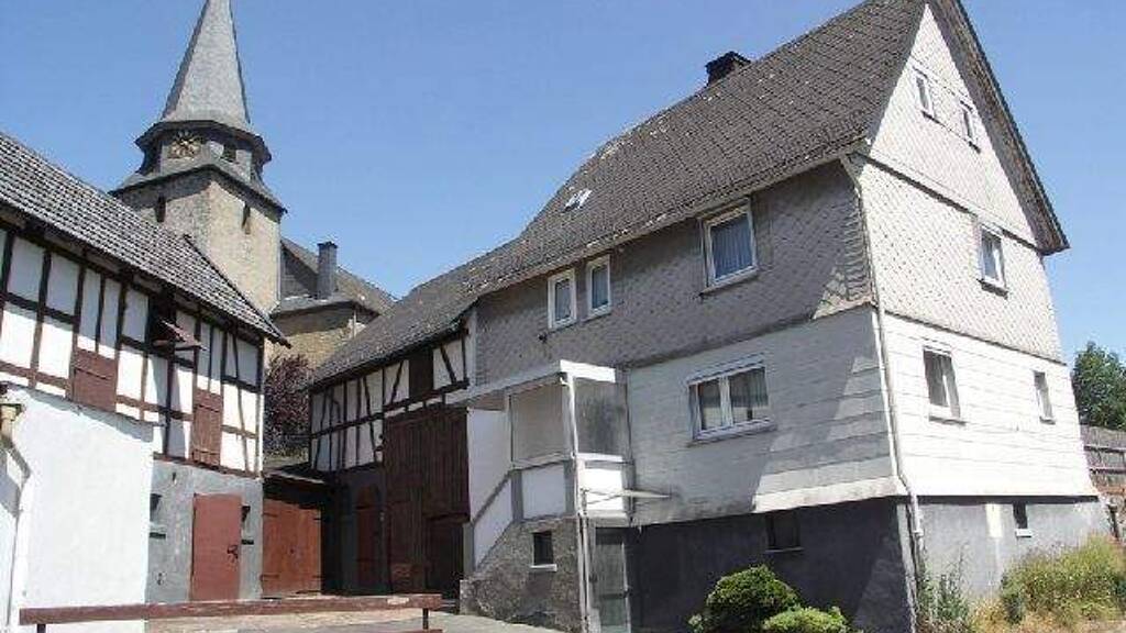 Einfamilienhaus zur Miete 650 € 4 Zimmer 100 m² 356 m² Grundstück Altenkirchen Hohenahr-OT 35644