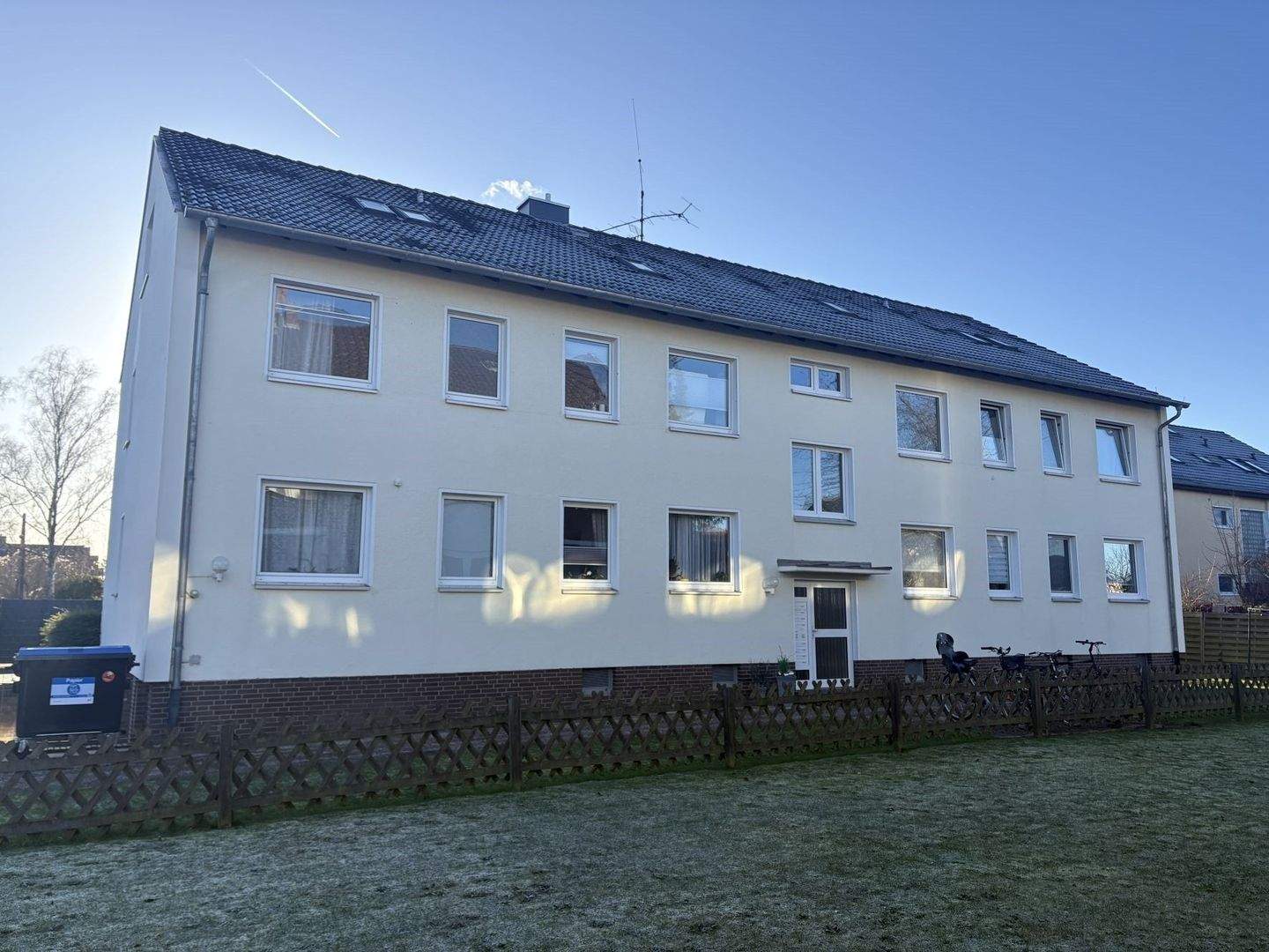 Immobilie in Sehnde - Sehnde OT Ilten: Top gepflegtes und bereits modernisiertes Mehrfamilienhaus - Bild 1