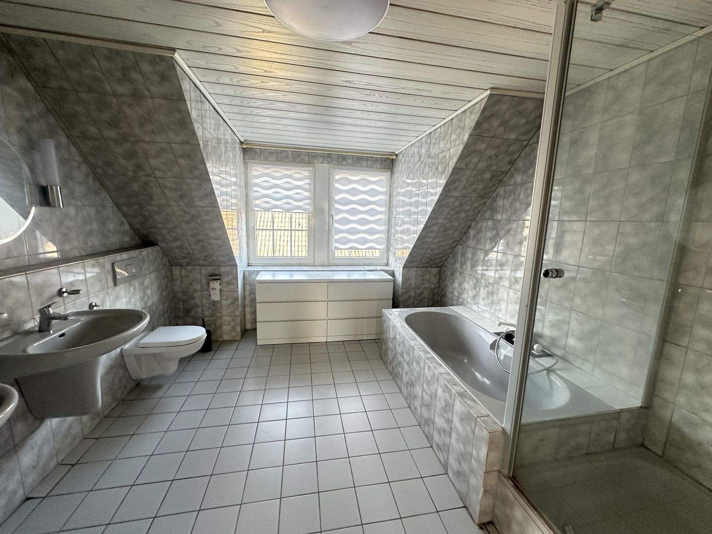 Immobilie in Brilon - Teilvermietetes Zweifamilienhaus nach umfangreicher Sanierung in Brilon - Bild 1