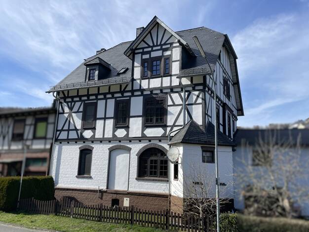 Reihenmittelhaus zum Kauf 229.900 € 11 Zimmer 295 m² 342 m² Grundstück Erdbach Breitscheid 35767