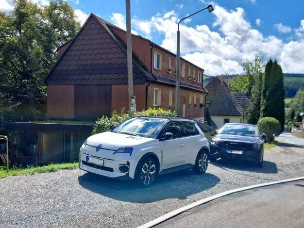 Wohnung zur Miete 599 € 5 Zimmer 114 m² EG Freiberger Straße 10 B Neuhausen Neuhausen/Erzgebirge 09554