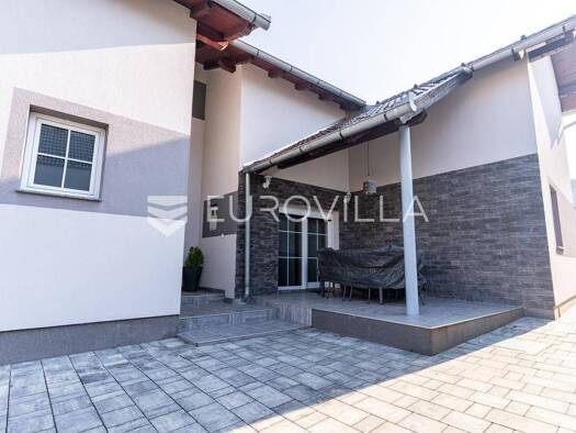 Haus zum Kauf 175.000 € 3 Zimmer 478 m² Centar Požega