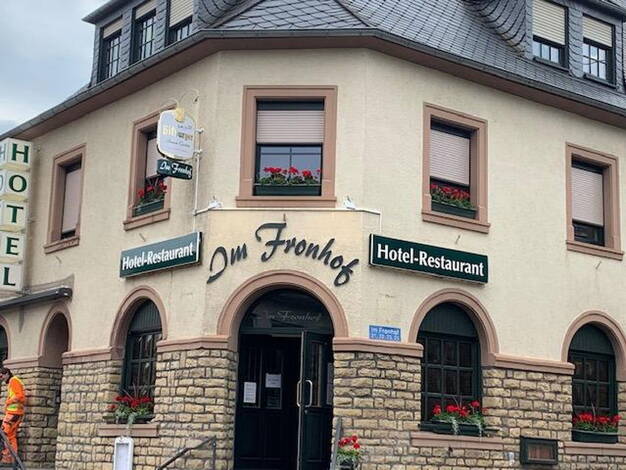 Hotel zur Miete provisionsfrei 2.500 € 23 Zimmer 300 m² Gastrofläche Im Fronhof, 12, Mettendorf 54675