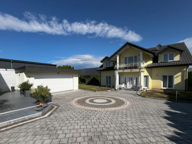 Einfamilienhaus zum Kauf 1.190.000 € 7 Zimmer 323 m² 1.831 m² Grundstück frei ab sofort Hilzingen 78247