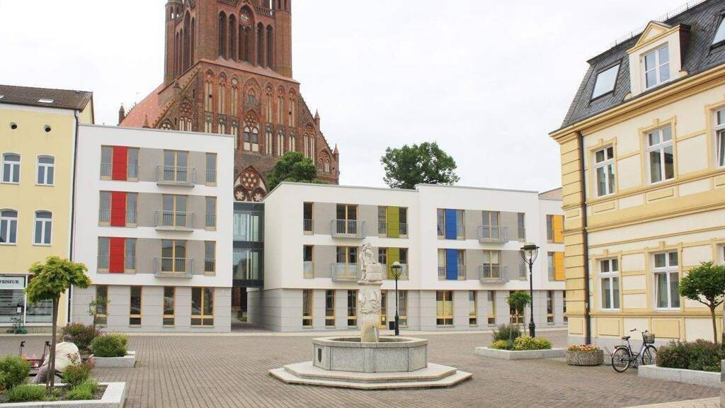 Wohnung zur Miete 560 € 2 Zimmer 56 m² 1. Geschoss Am Markt 13 Demmin 17109