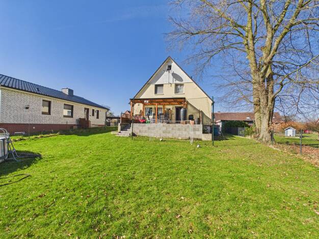 Einfamilienhaus zum Kauf 325.000 € 6 Zimmer 126 m² 1.057 m² Grundstück Bad Oldesloe 23843