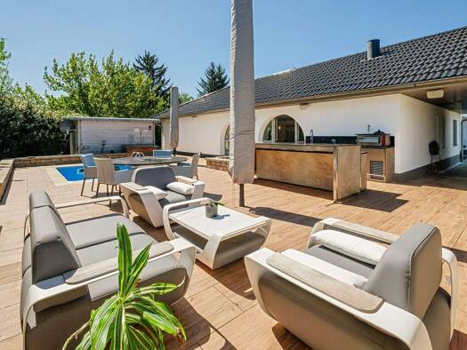 Einfamilienhaus zum Kauf 990.000 € 8 Zimmer 395 m² 2.726 m² Grundstück Freital 01705