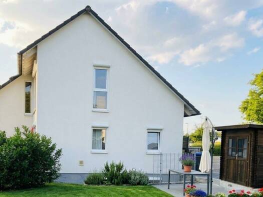 Mehrfamilienhaus zum Kauf provisionsfrei 1.190.000 € 7 Zimmer 275 m² 556 m² Grundstück frei ab 06.06.2027 Zum Seebühl 2 Güttingen Radolfzell am Bodensee 78315
