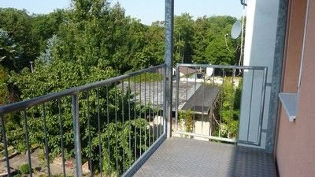 Wohnung zur Miete 390 € 2 Zimmer 65 m² 2. Geschoss frei ab sofort Am Schützenplatz 8 Weißenfels 06667