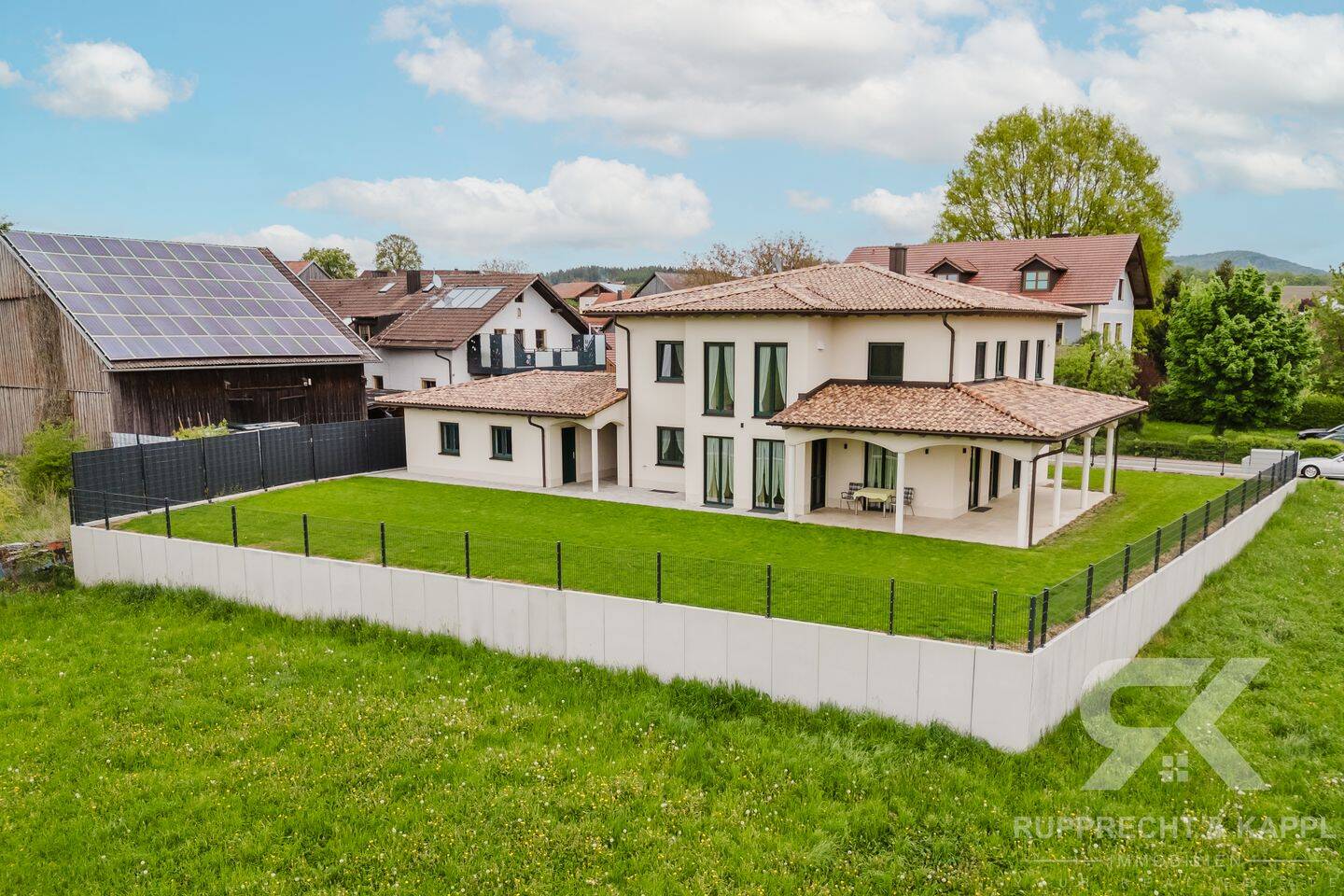 Immobilie in Schönthal - Toskana-Traum mit KfW 55, Doppelgarage & großem Garten - Einfamilienhaus in Schönthal - Bild 2