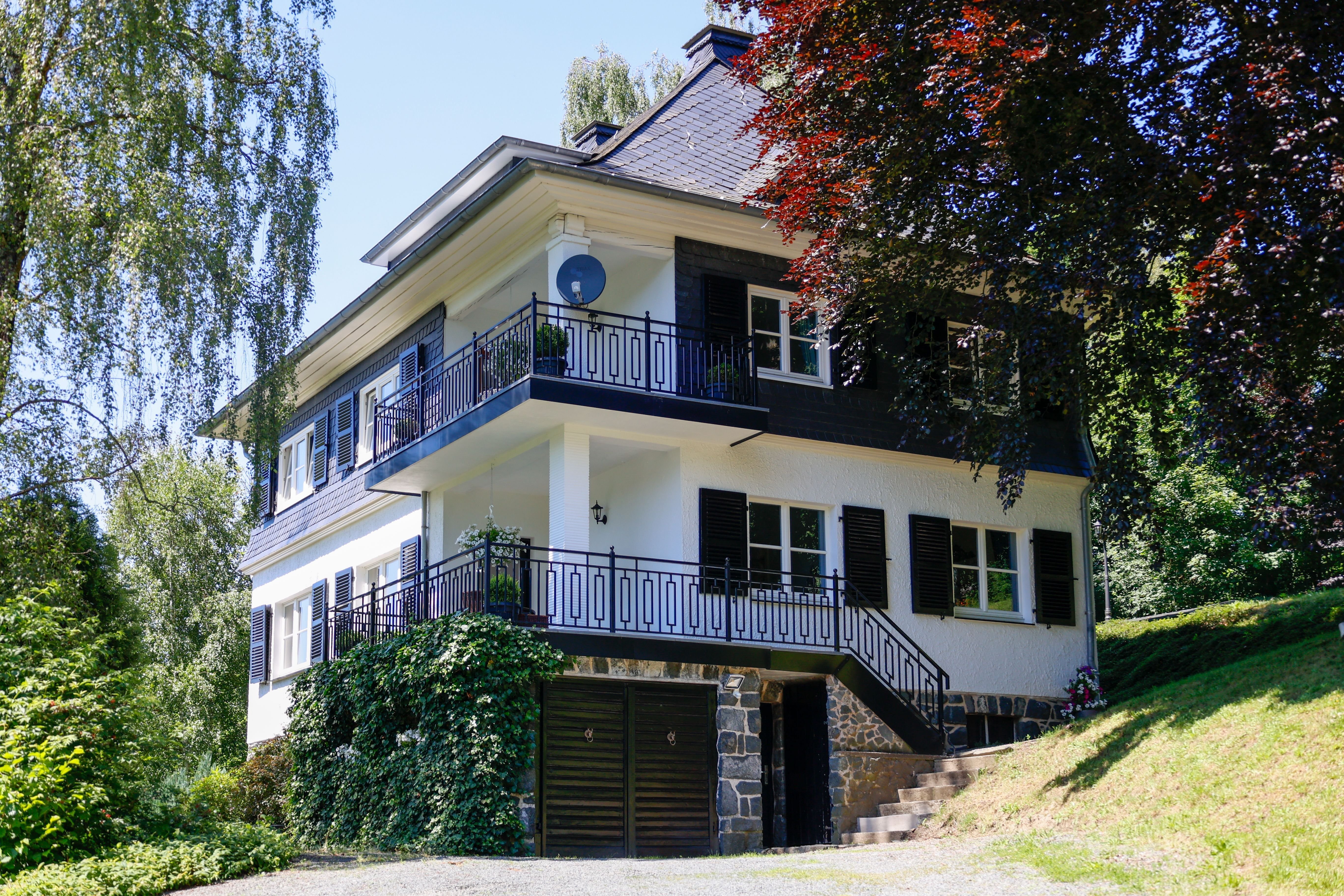 Villa zum Kauf 10 Zimmer 200 m²<br/>Wohnfläche 2.892 m²<br/>Grundstück Winterberg Winterberg 59955