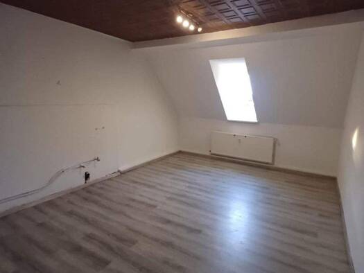 Wohnung zur Miete 450 € 4 Zimmer 111 m² Geschoss 3/3 frei ab sofort Hauptstraße 70 Lossa Finne 06647