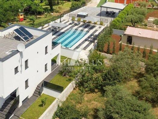 Villa zum Kauf - Erstbezug 1.500.000 € 7 Zimmer 203 m² 3.790 m² Grundstück Poreč 52440