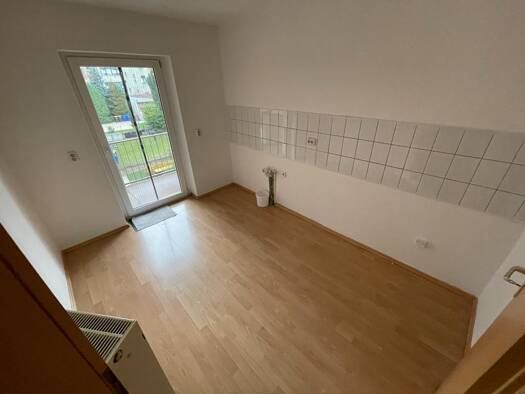 Wohnung zur Miete 400 € 3 Zimmer 72 m² 2. Geschoss frei ab sofort Rosa-Luxemburg-Straße 26 Zeitz 06712