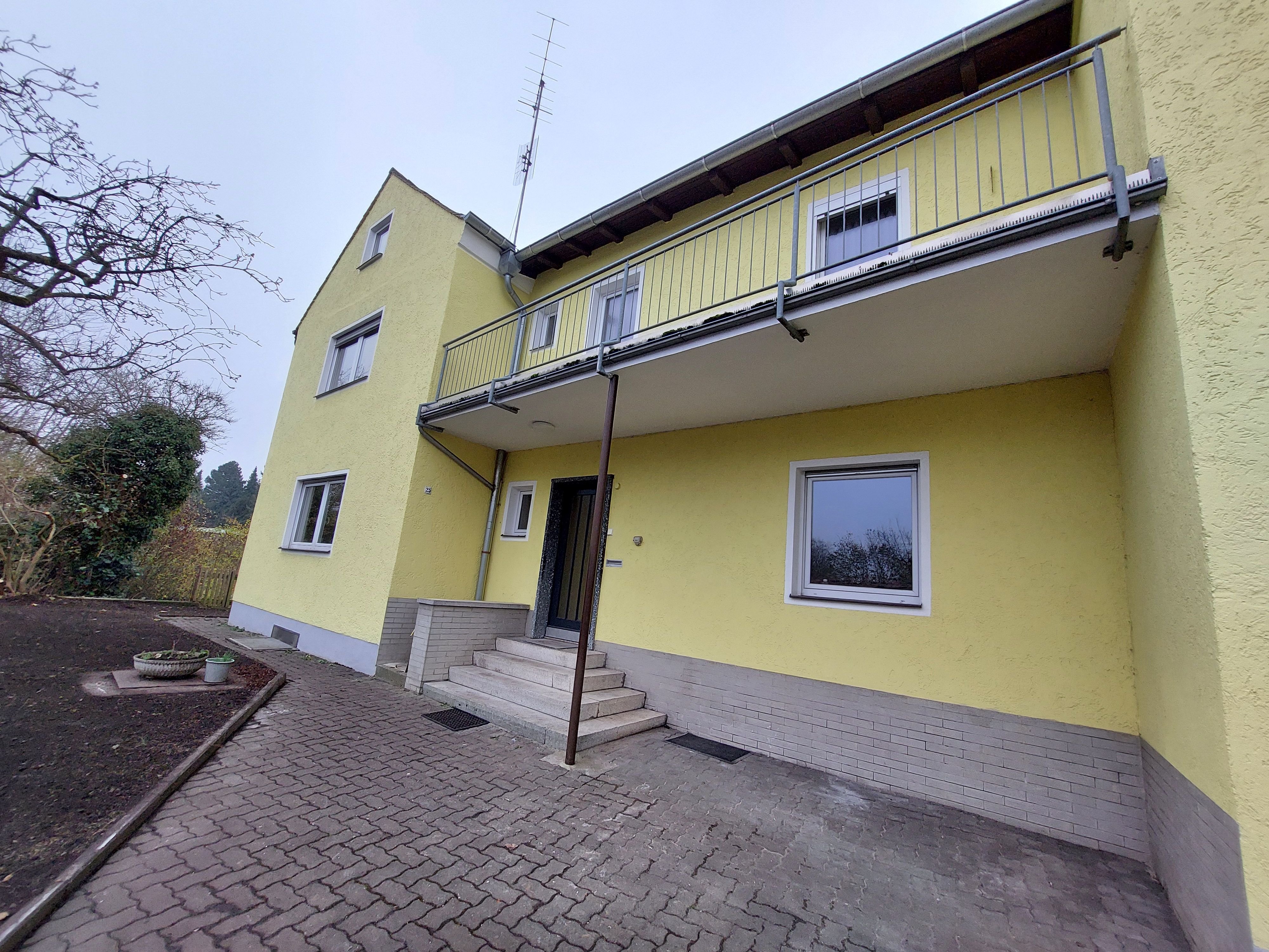 Einfamilienhaus zur Miete 1.350 € 5 Zimmer 156,5 m²<br/>Wohnfläche 319 m²<br/>Grundstück ab sofort<br/>Verfügbarkeit Schlachthof Amberg 92224