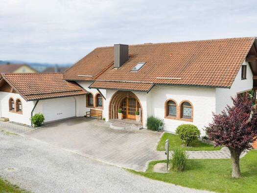 Einfamilienhaus zum Kauf 715.000 € 5 Zimmer 330 m² 1.012 m² Grundstück frei ab sofort Cham 93413