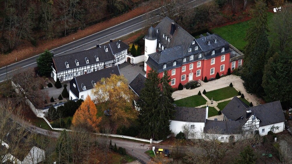 Schloss zum Kauf 80 Zimmer 1.900 m²<br/>Wohnfläche 30.000 m²<br/>Grundstück Urft Kall 53925