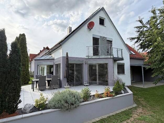 Einfamilienhaus zum Kauf provisionsfrei 645.000 € 9 Zimmer 220 m² 723 m² Grundstück Hienheim Neustadt a.d.Donau 93333