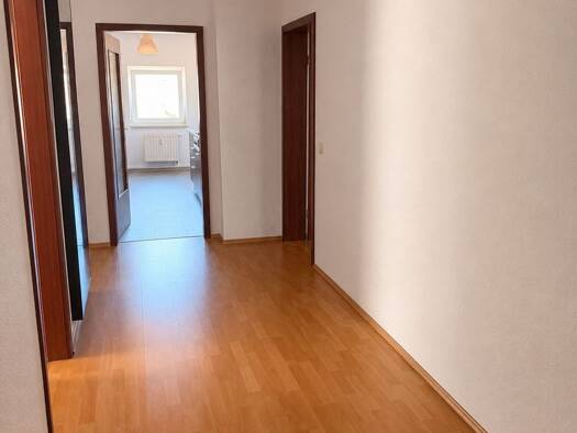 Wohnung zur Miete 489 € 3 Zimmer 90 m² frei ab sofort Straße des Friedens 10 Ellefeld 08236