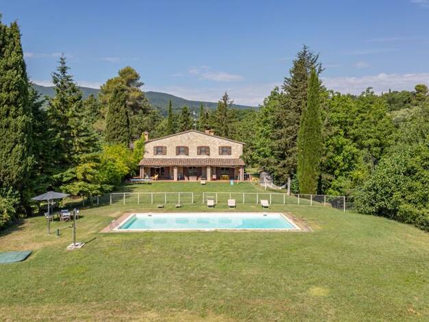 Bauernhaus zum Kauf 1.600.000 € 12 Zimmer 394 m² 82.041 m² Grundstück Cetona 53040