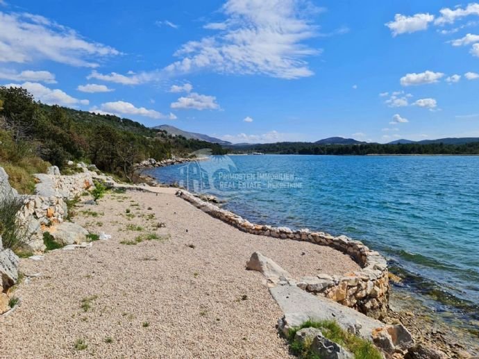 Grundstück zum Kauf 672.000 € 42.000 m²<br/>Grundstück Sibenik 22000