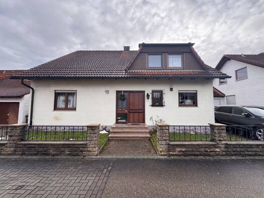 Wohnung zur Miete 800 € 4 Zimmer 93 m² frei ab sofort Karl-von-Horlacher-Straße 18 Crailsheim Crailsheim 74564