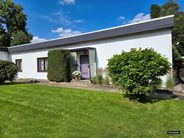 Bungalow zum Kauf 157.200 € 4 Zimmer 133 m² 242 m² Grundstück frei ab sofort Selters (Westerwald) 56242