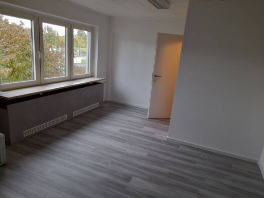Büro zur Miete provisionsfrei 186 € 1 Zimmer 19,4 m² Bürofläche Lauber Straße 1 Zeitlarn Zeitlarn 93197