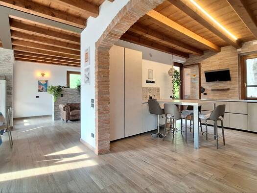 Wohnung zum Kauf 1.200.000 € 9 Zimmer 304 m² 3. Geschoss frei ab sofort Lazise 37017