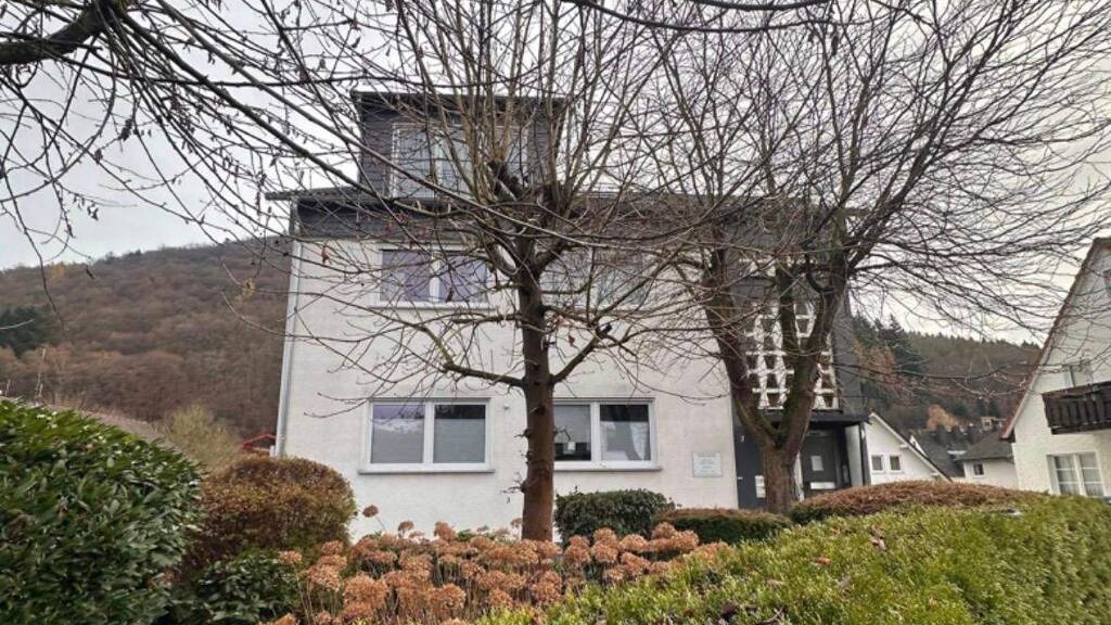 Mehrfamilienhaus zum Kauf 491.000 € 325 m² 1.012 m² Grundstück Meggen Lennestadt 57368