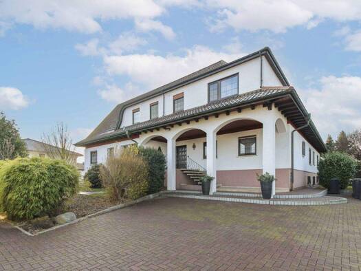 Mehrfamilienhaus zum Kauf als Kapitalanlage geeignet 975.000 € 10 Zimmer 500 m² 1.579,2 m² Grundstück Dornheim Groß-Gerau 64521