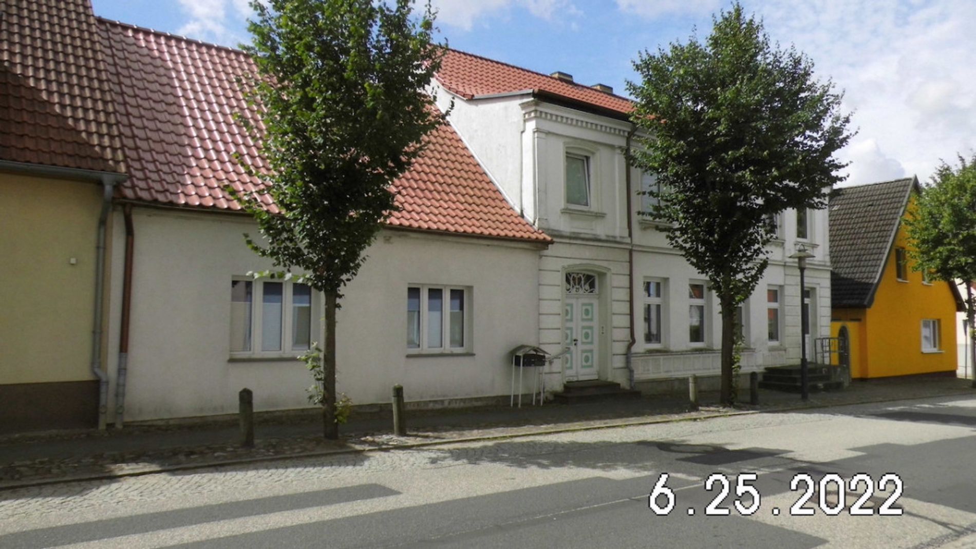 Mehrfamilienhaus zum Kauf 529.990 € 11 Zimmer 330 m²<br/>Wohnfläche 1.476 m²<br/>Grundstück Lange Straße 29 Garz Garz auf Rügen 18574