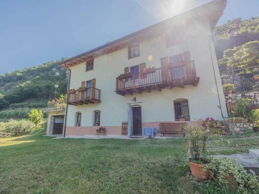 Haus zum Kauf 750.000 € 4 Zimmer 210 m² frei ab sofort Ala