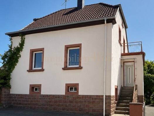 Einfamilienhaus zum Kauf 349.000 € 7 Zimmer 170 m² 1.000 m² Grundstück frei ab sofort Kottweiler-Schwanden 66879
