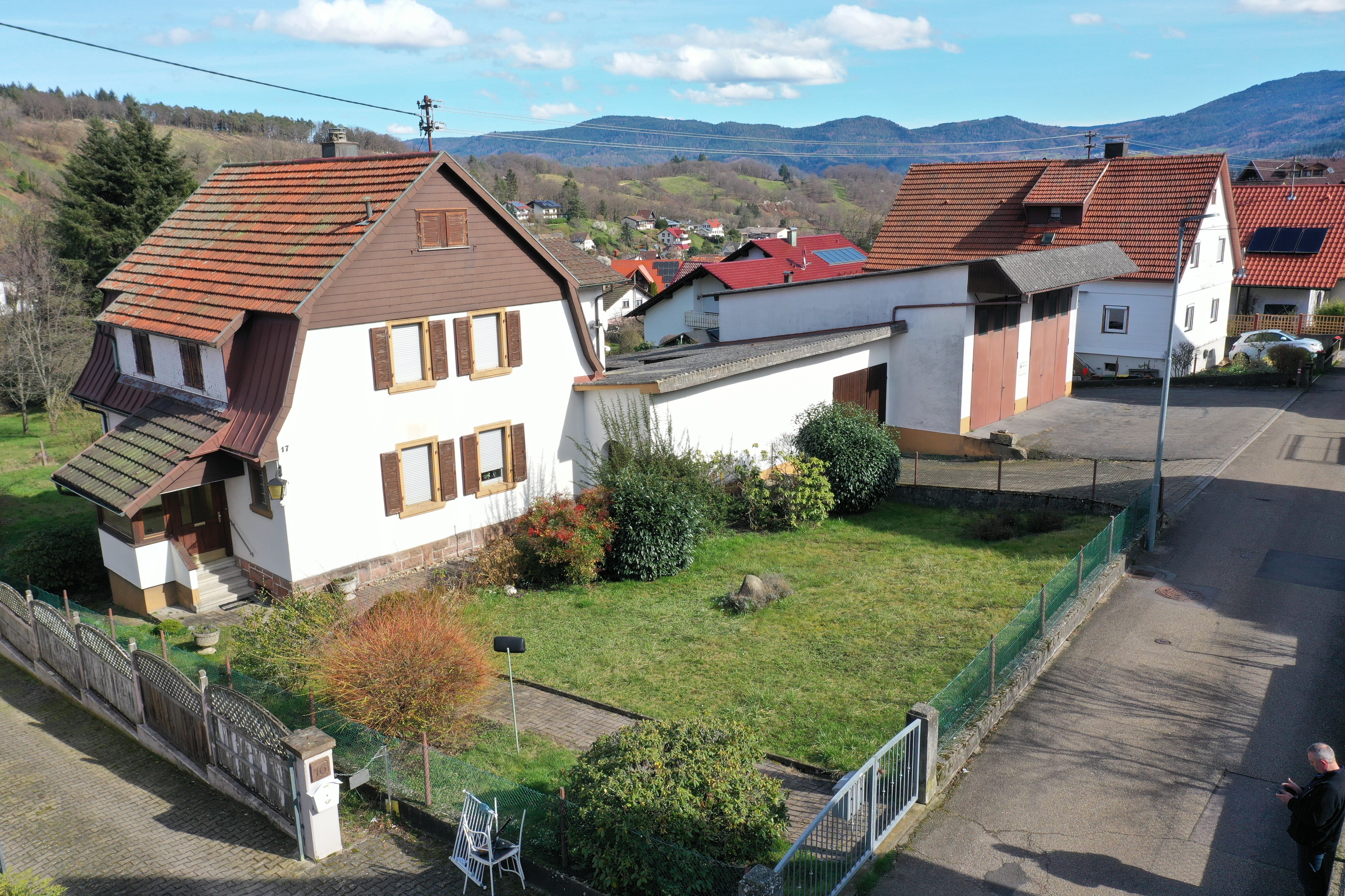 Einfamilienhaus zum Kauf 428.000 € 9 Zimmer 180 m²<br/>Wohnfläche 3.408 m²<br/>Grundstück ab sofort<br/>Verfügbarkeit Staufenberg Gernsbach 76593