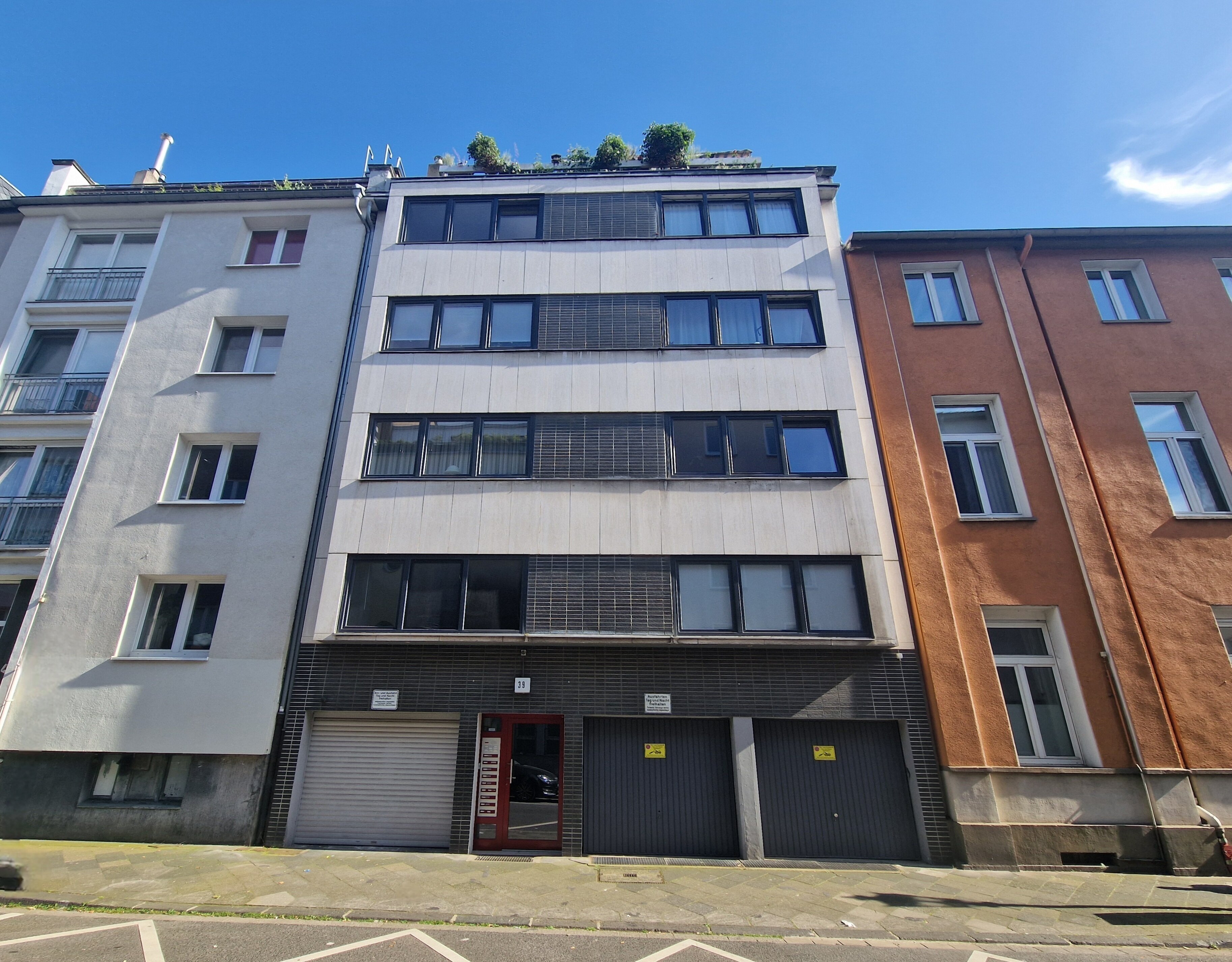 Mehrfamilienhaus zum Kauf als Kapitalanlage geeignet 857.999 € 5 Zimmer 135 m²<br/>Wohnfläche Stadtmitte Düsseldorf 40211