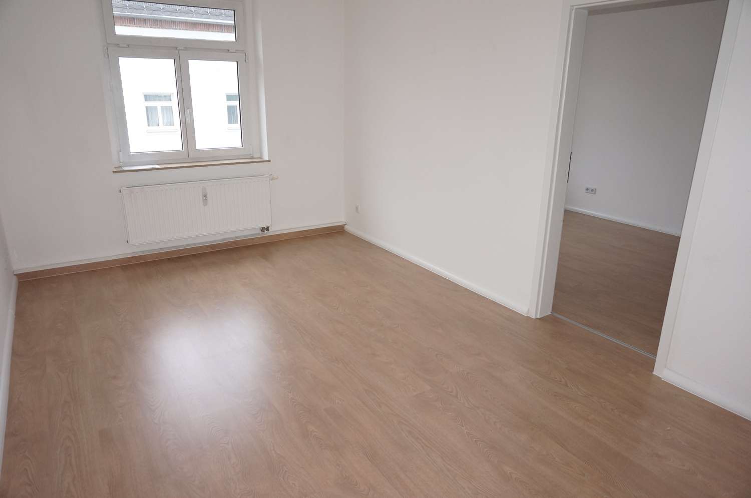 Apartment zur Miete 350 € 2 Zimmer 62,8 m²<br/>Wohnfläche 3.<br/>Geschoss 01.12.2024<br/>Verfügbarkeit Jahnstr. 63 Lutherviertel 221 Chemnitz 09126