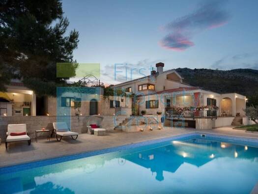 Haus zum Kauf 2.500.000 € 30 Zimmer 465 m² Trogir