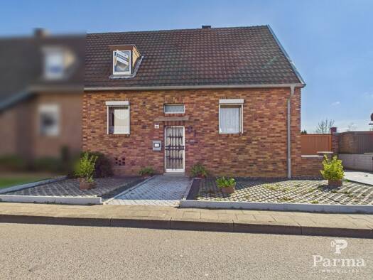 Doppelhaushälfte zum Kauf 167.000 € 5 Zimmer 99 m² 675 m² Grundstück Düren 52351