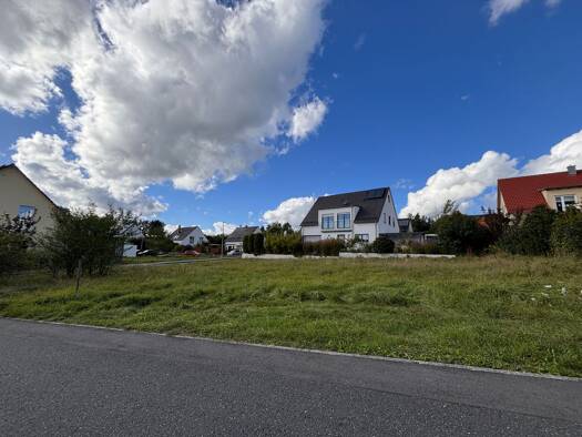 Grundstück zum Kauf provisionsfrei 1.000 € 580 m² Grundstück frei ab sofort Neunkirchen Neunkirchen a.Brand 91077