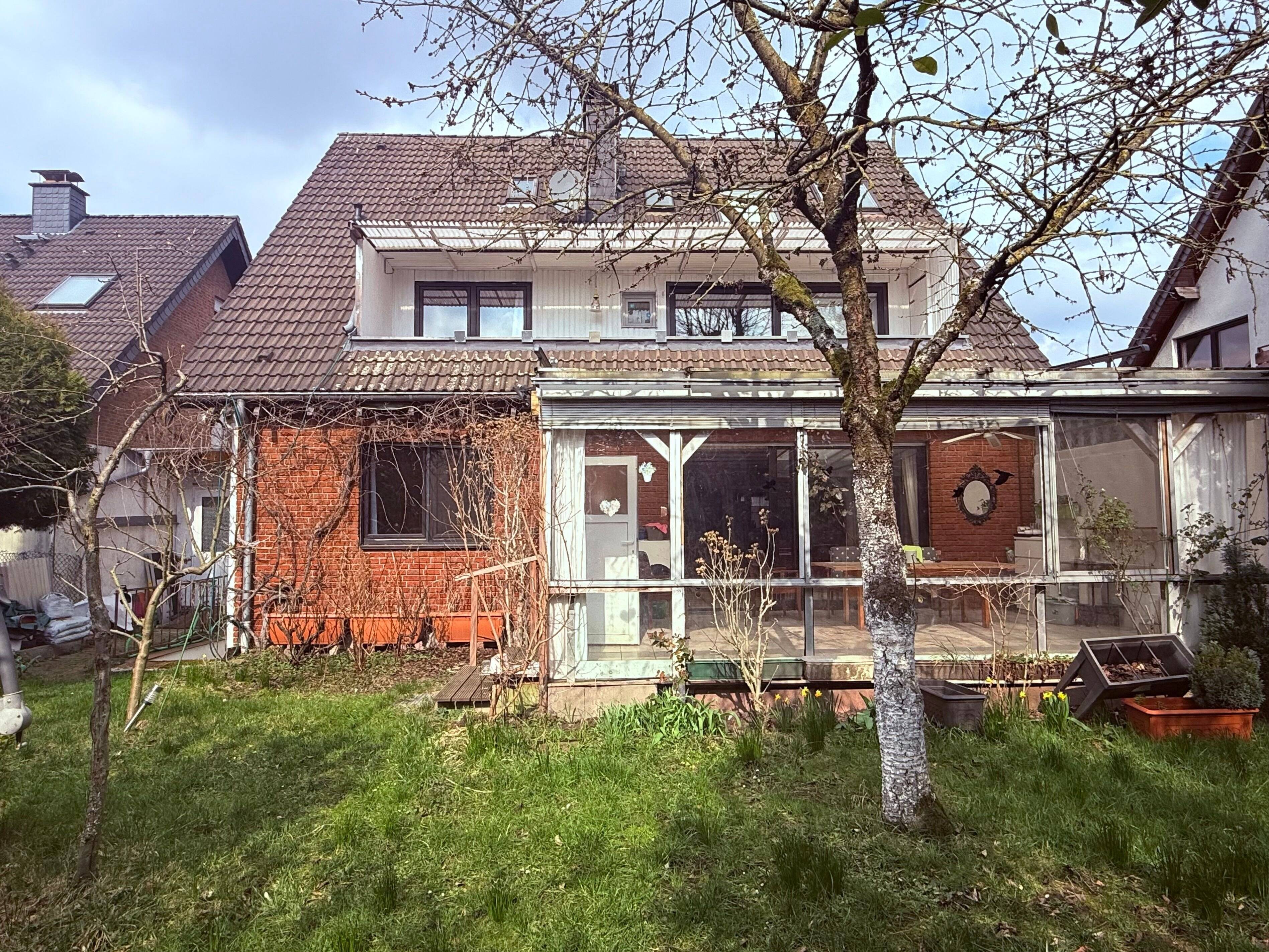 Freist. 2-Familienhaus in Südlage– Indiv. Nutzungsmöglichkeit in der Vogelsiedlung Unterrath/Stockum