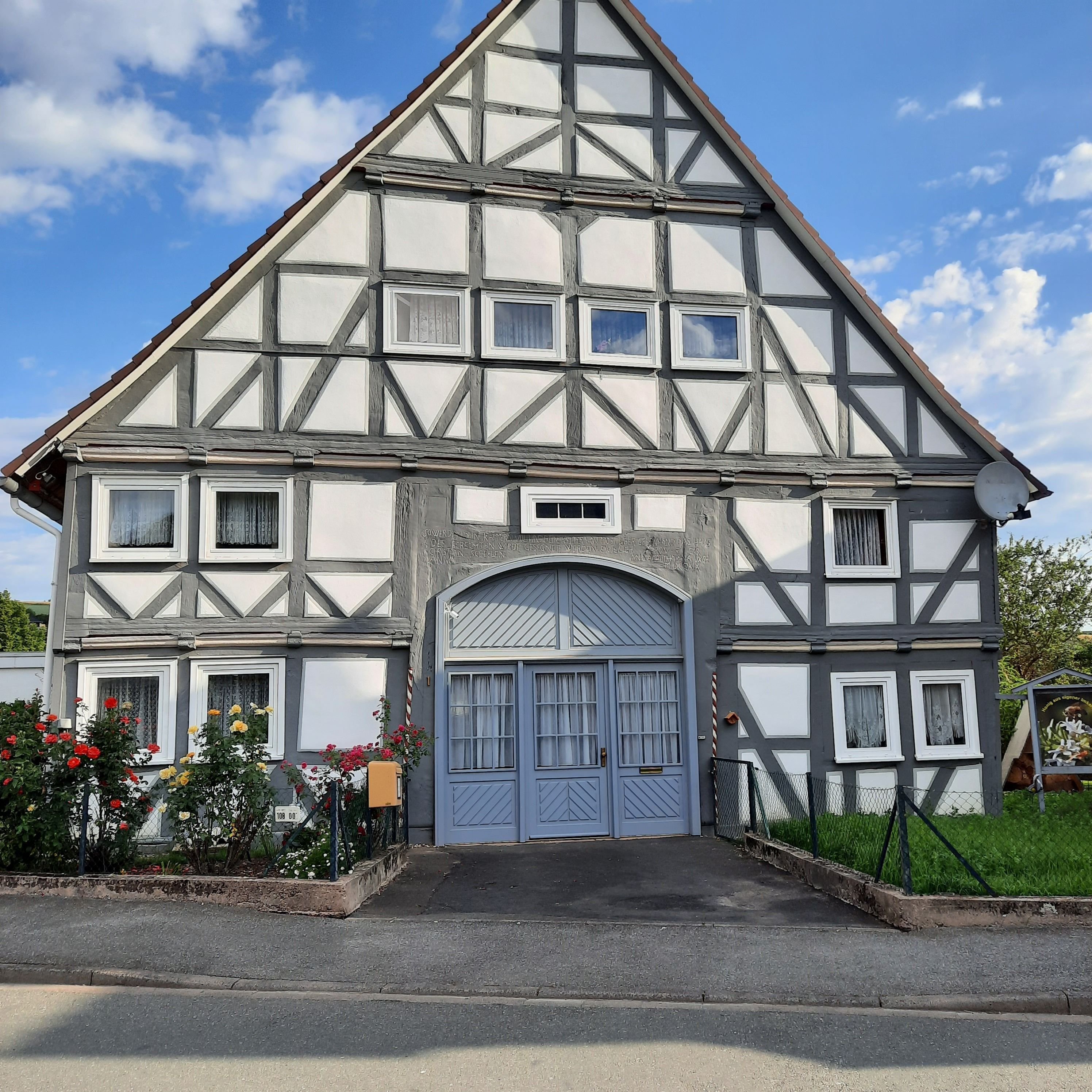 Bauernhaus zum Kauf 219.000 € 12 Zimmer 217 m²<br/>Wohnfläche 8.526 m²<br/>Grundstück ab sofort<br/>Verfügbarkeit Eberschütz Trendelburg 34388